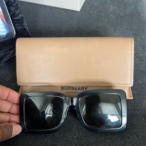 Burberry Motif Glasses